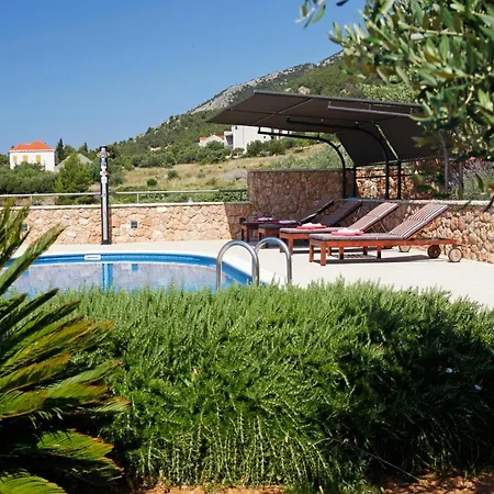 Ema&stela Villa Bol