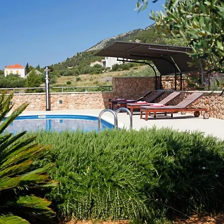 Ema&stela Villa Bol
